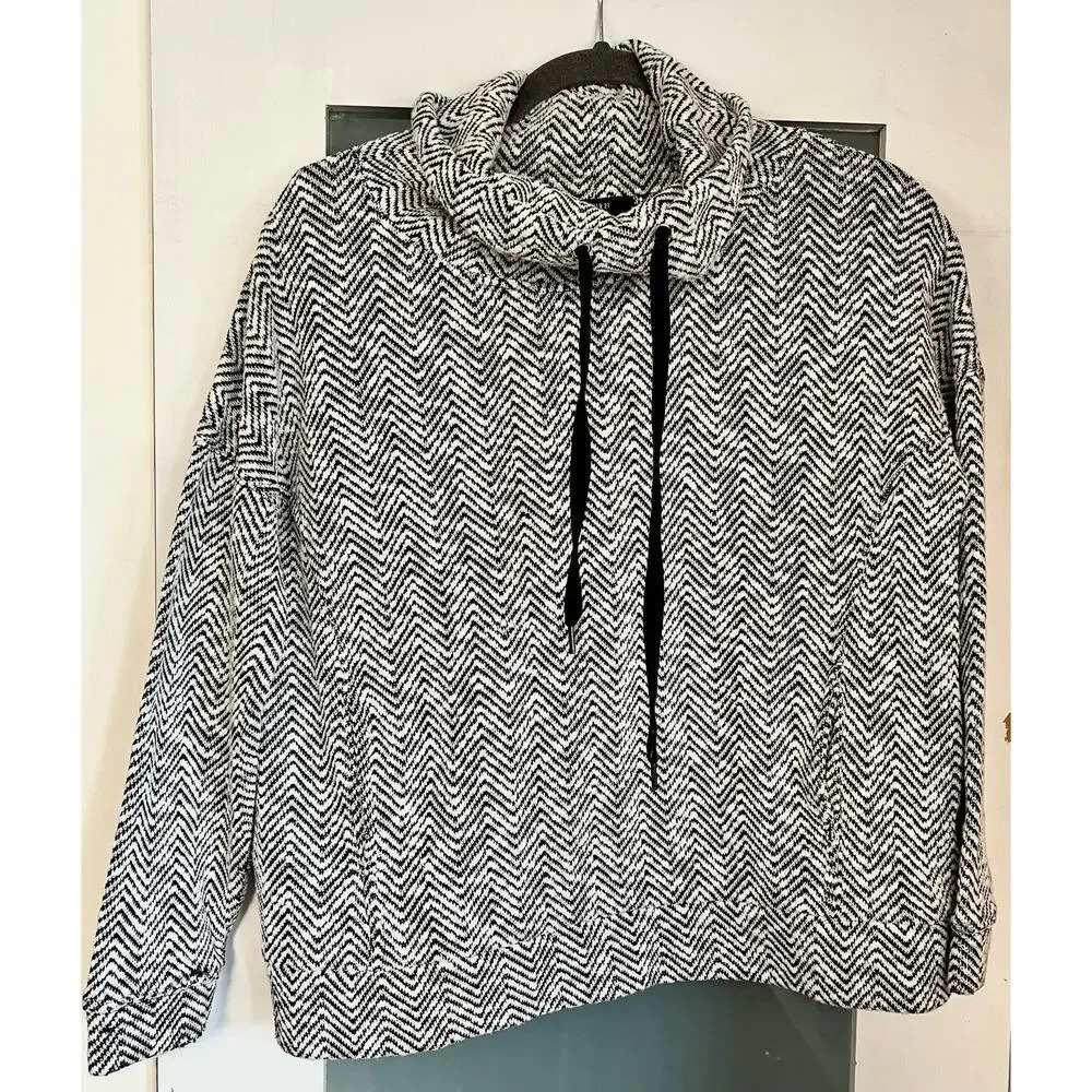 Forever21 Black and White Chevron Houndstooth Cowl
Neck Sweater Women size small - Picture 1 of 9